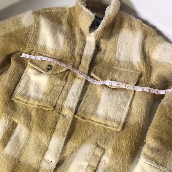 American Eagle Plaid Shaket shag super soft - Picture 11 of 13